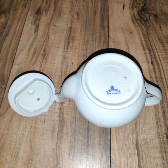 Sadler Windsor Multi Color Floral Design Small Teapot Made in England 5'in Tall - Picture 8 of 9